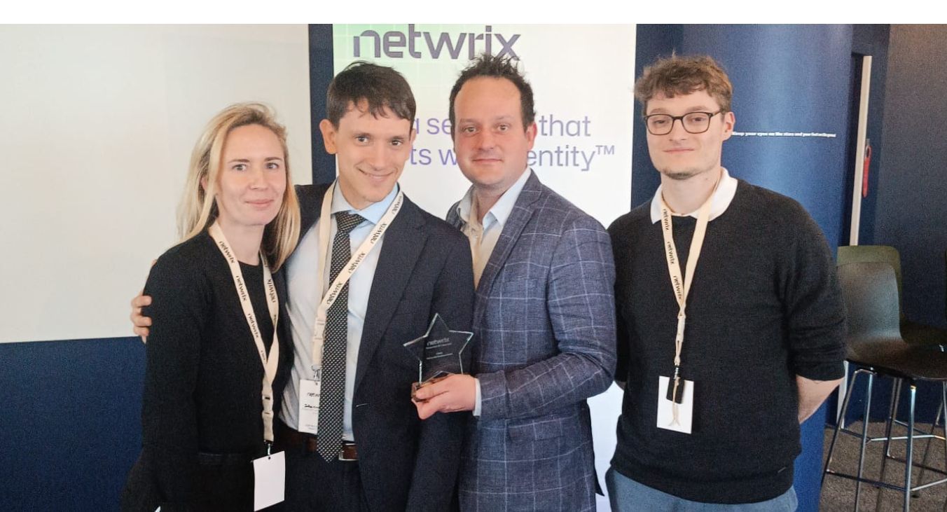 L'équipe Ariovis reçoit le Partnership Excellence Award Netwrix 2026 lors du Partner Kick Off France 2026.